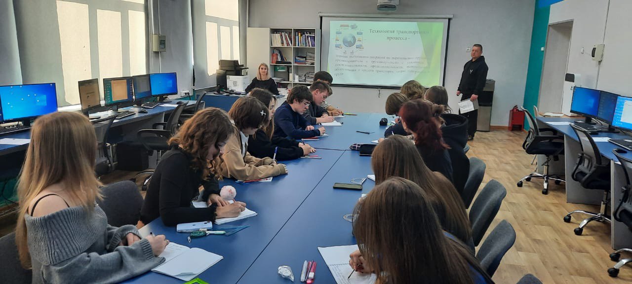 Будущие сотрудники побывали на своих рабочих местах в «Терминале Астафьева»